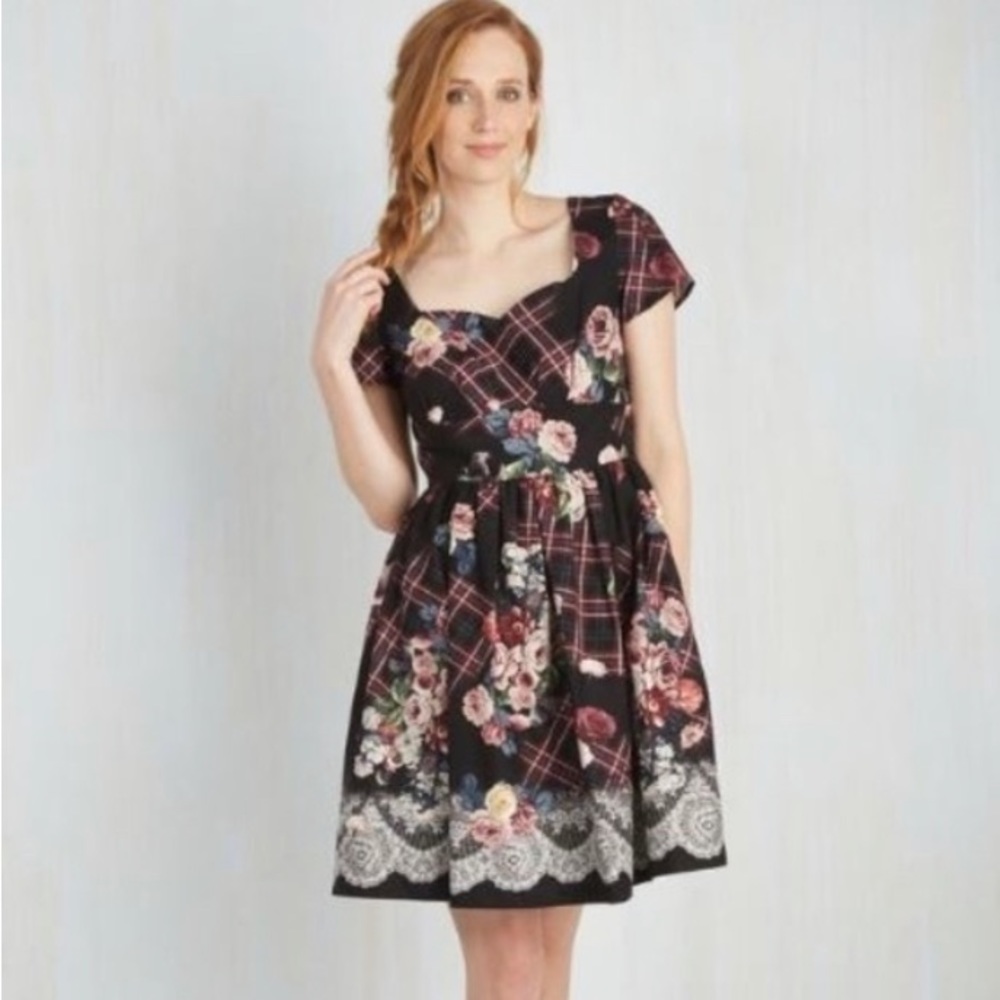 Modcloth Charm Convention Dress in Floral Plaid | Size Small